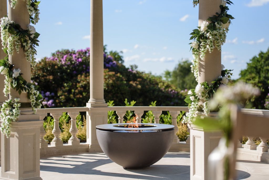 Hemi gas fire pit with metal drinks ring